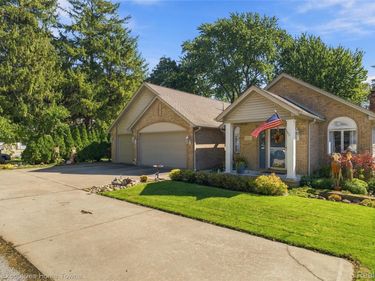 5261 S Locustwood Avenue, Fort Gratiot Township, Mi 48059