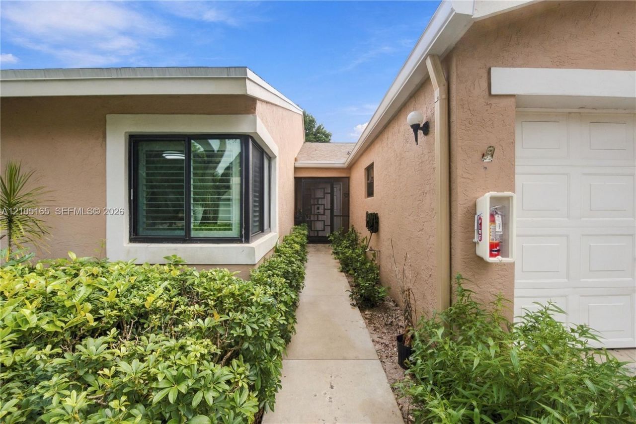 8306 Springlake Dr , Unit 8306, Boca Raton, FL 33496 Photo