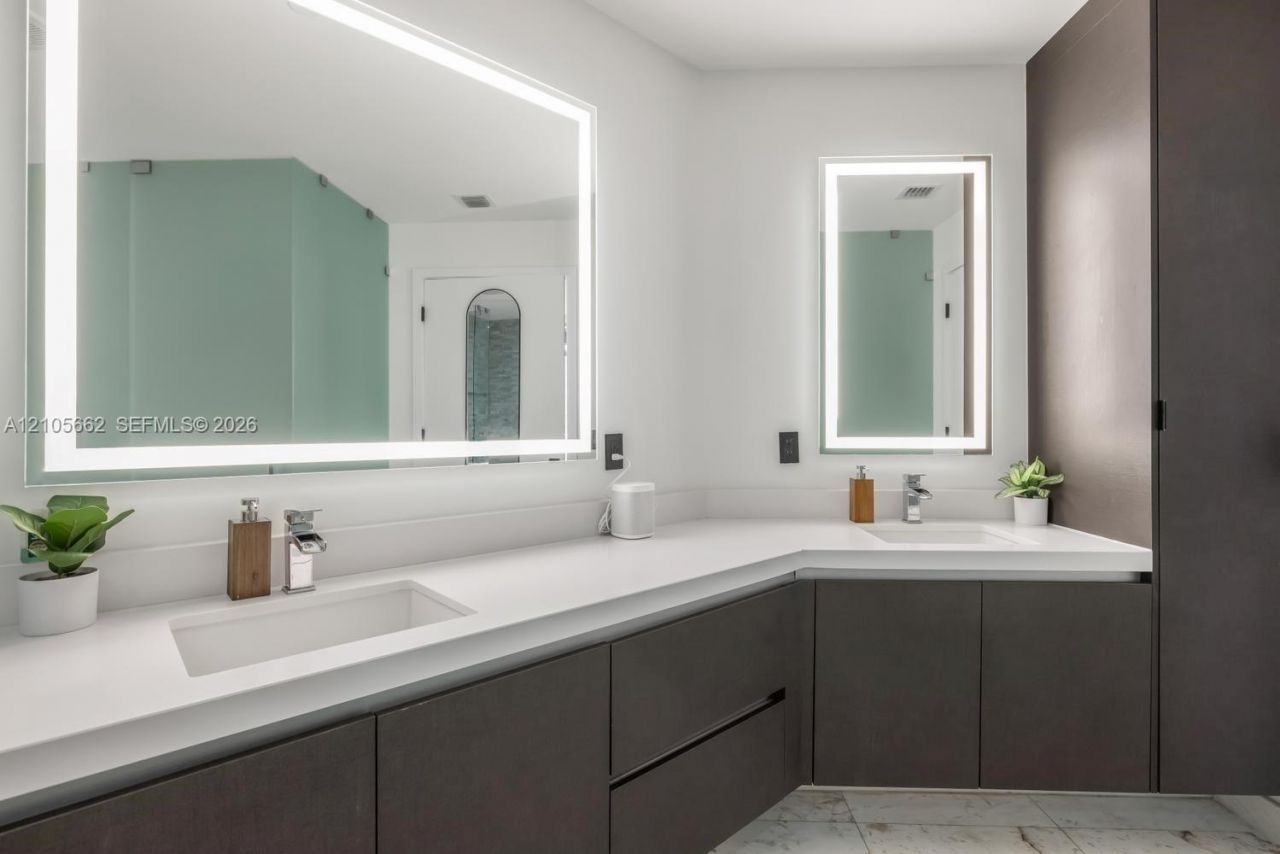 851 NE 1st Ave , Unit 3403, Miami, FL 33132 Photo