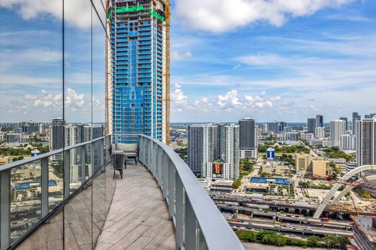 851 NE 1st Ave , Unit 3403, Miami, FL 33132 Photo