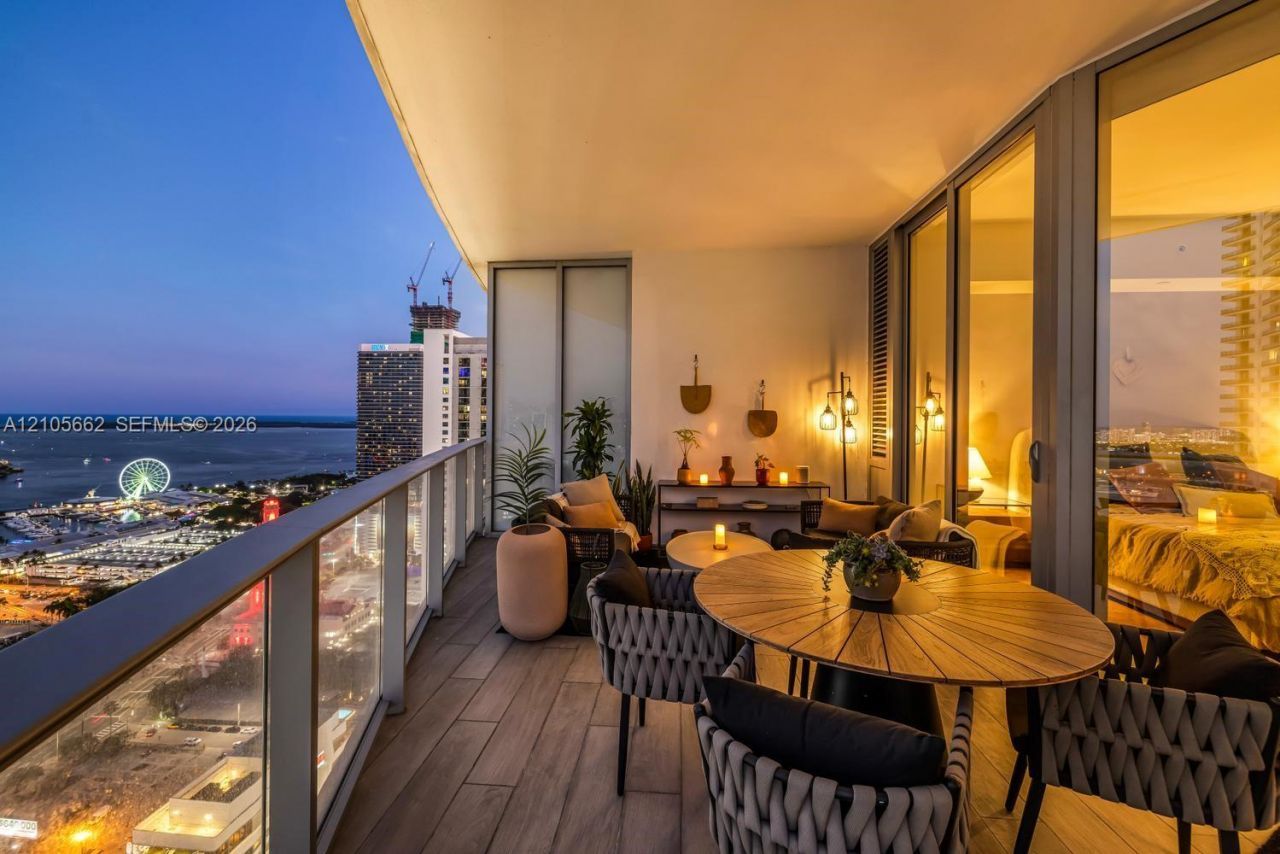 851 NE 1st Ave , Unit 3403, Miami, FL 33132 Photo