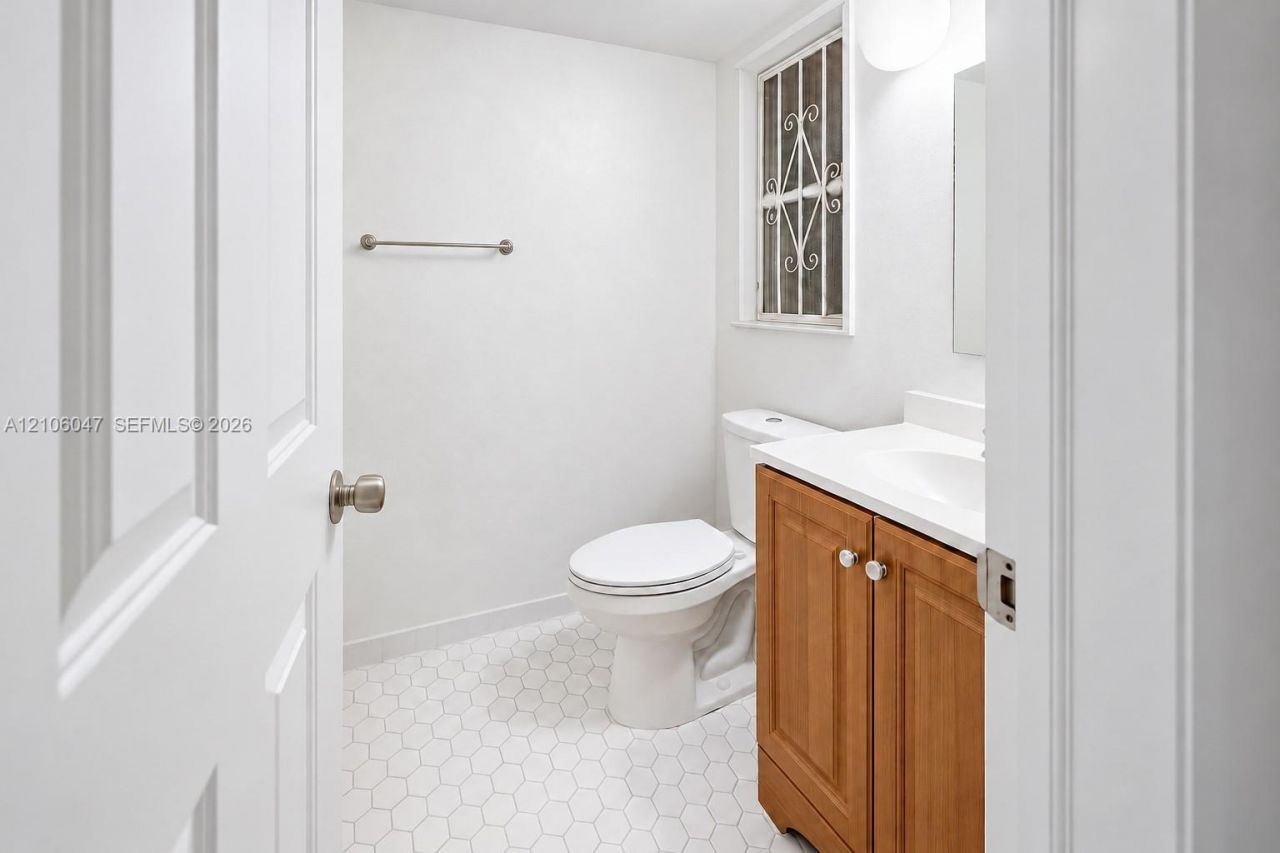 11905 NE 2nd Ave , Unit C301, North Miami, FL 33161 Photo