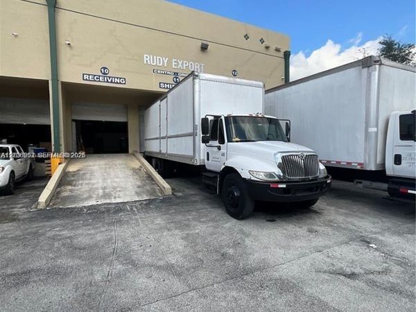 6015 NW 87th Ave , Miami, FL 33178