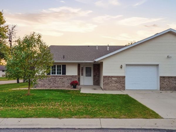 324 Valley View Drive SE, Willmar, MN 56201