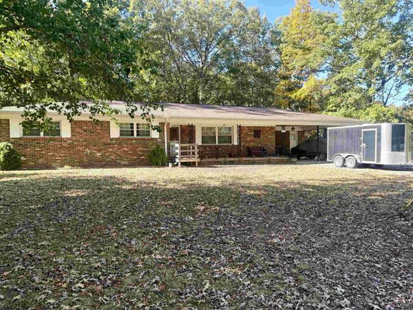 3365 Hickerson Ave, Tuscumbia, AL 35674