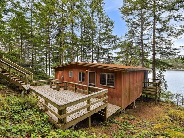 707 Wilks Rd, Mayne Island, BC V0N 2J1