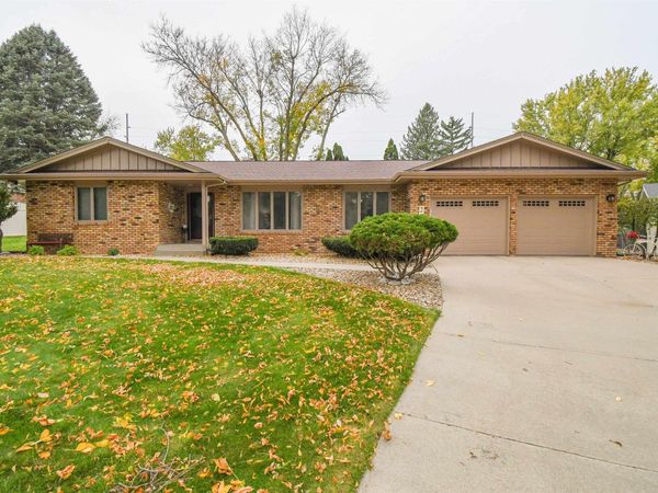 2509 S Rotary Ct, Sioux Falls, SD 57105