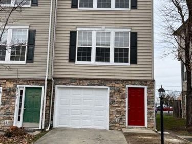 22988 FONTWELL SQUARE , STERLING, VA 20166