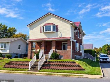 3335 N FRONT STREET, WHITEHALL, PA 18052