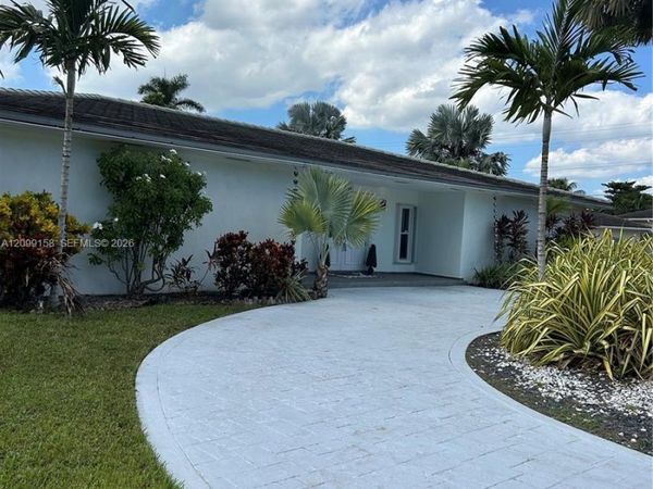 1490 Lenape Dr , Miami Springs, FL 33166
