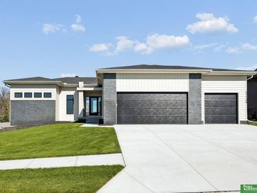 21126 Atwood Avenue, Elkhorn, NE 68022