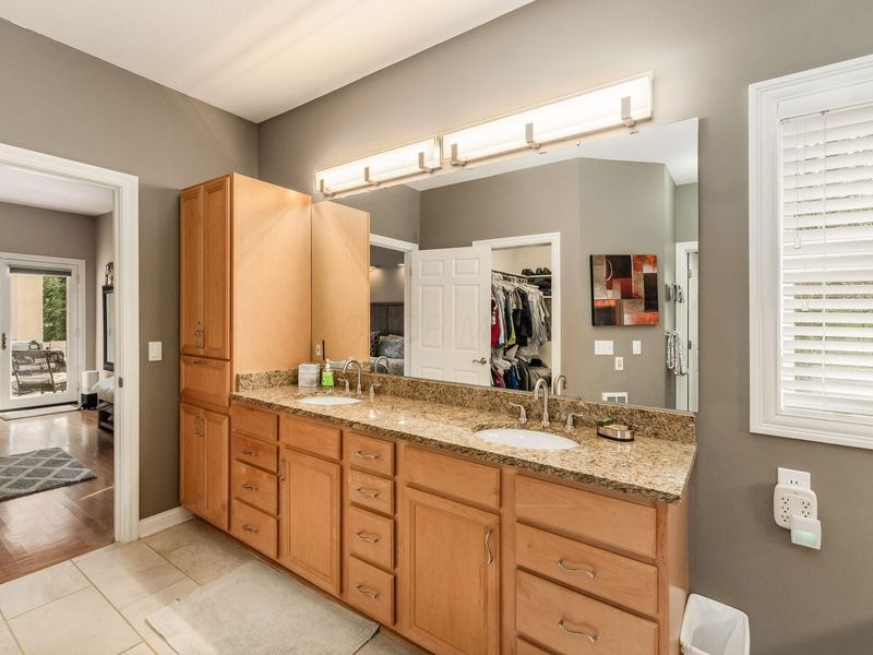 586 Pinegrove Place , Columbus, OH 43230 Photo 13