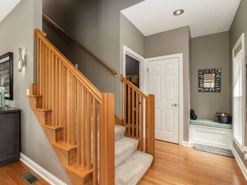 586 Pinegrove Place , Columbus, OH 43230 Photo 9