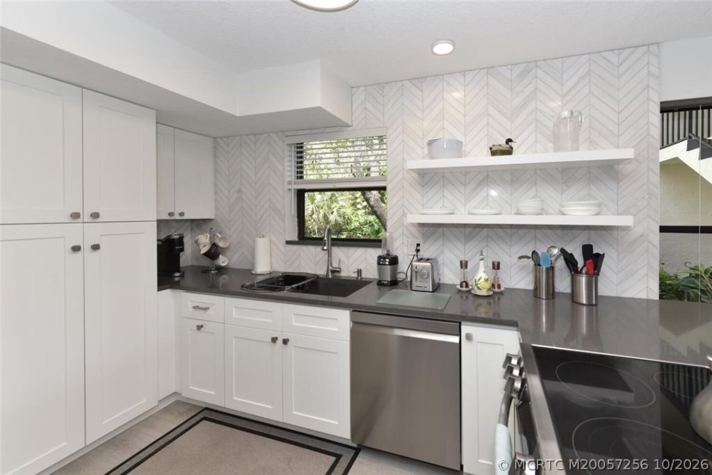 541 SW South River Drive, Unit 103, Stuart, FL 34997 Photo