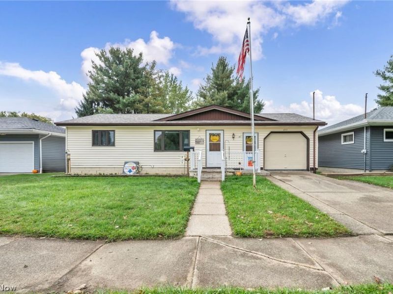 455 Lemae Street, Newton Falls, OH 44444 Photo 1
