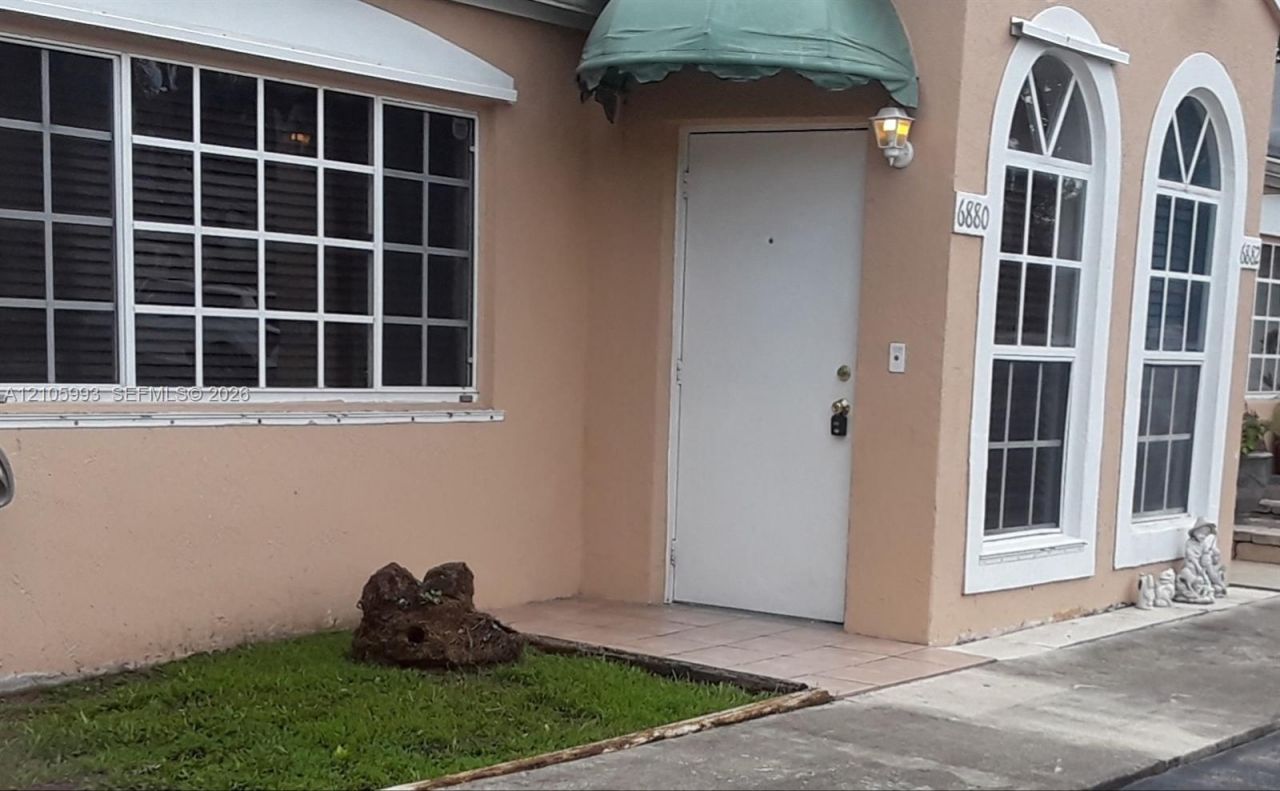 6880 NW 166th Ter , Unit 1001, Miami Lakes, FL 33014 Photo