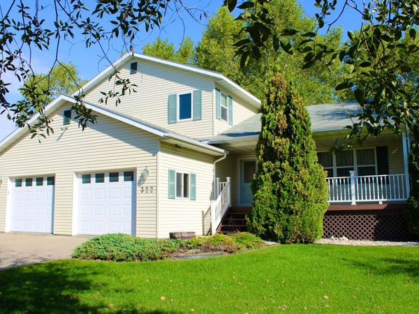 322 Oriole Avenue N, Thief River Falls, MN 56701