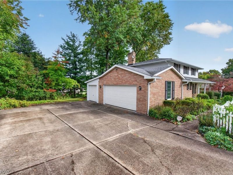 2550 Dogwood Drive NE, Massillon, OH 44646 Photo 2