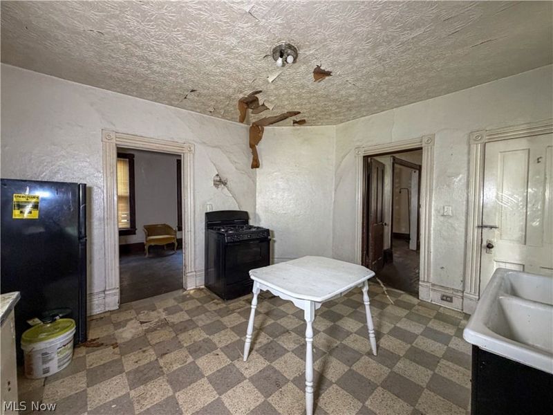 855 Adams Avenue NW, Warren, OH 44483 Photo 3