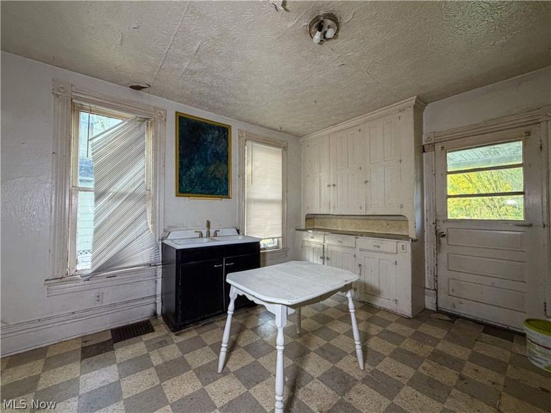 855 Adams Avenue NW, Warren, OH 44483 Photo 4
