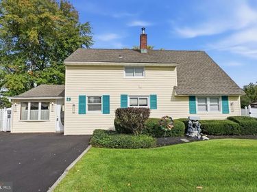 15 RUBY LANE, LEVITTOWN, PA 19055