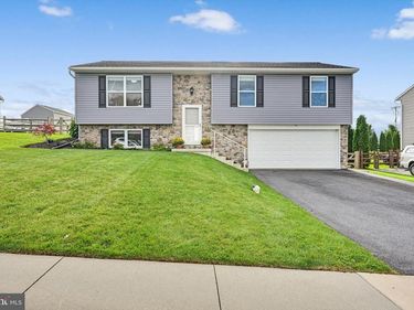 103 SWEETWATER LANE, NEWMANSTOWN, PA 17073