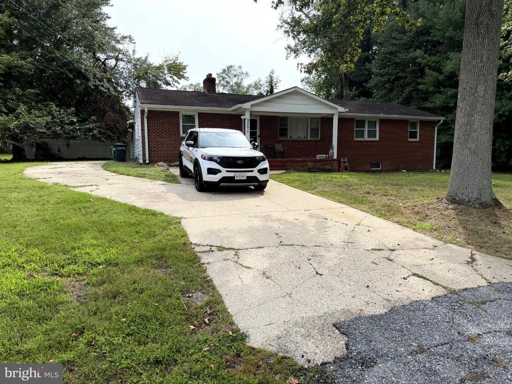 9501 SHERWOOD DRIVE , UPPER MARLBORO, MD 20772