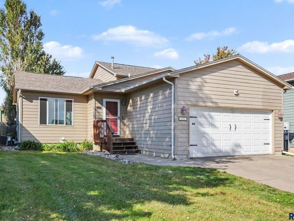 537 S Whitewood Ave, Sioux Falls, SD 57106
