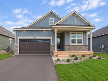 2147 Bluff Heights Drive, Shakopee, MN 55379
