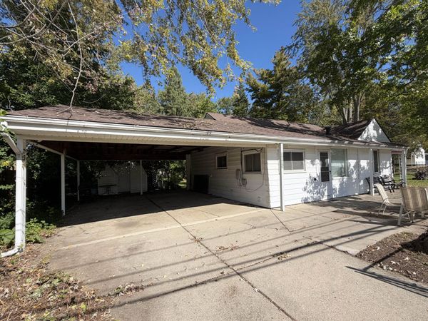 8605 Hugh Street, Westland, MI 48185