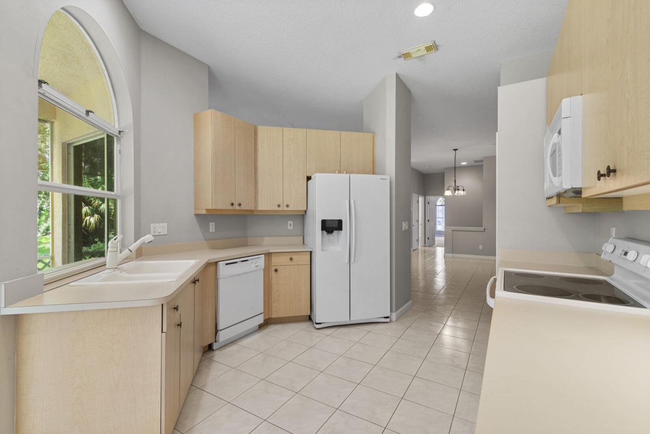 677 SW Andros Circle, Port Saint Lucie, FL 34986 Photo