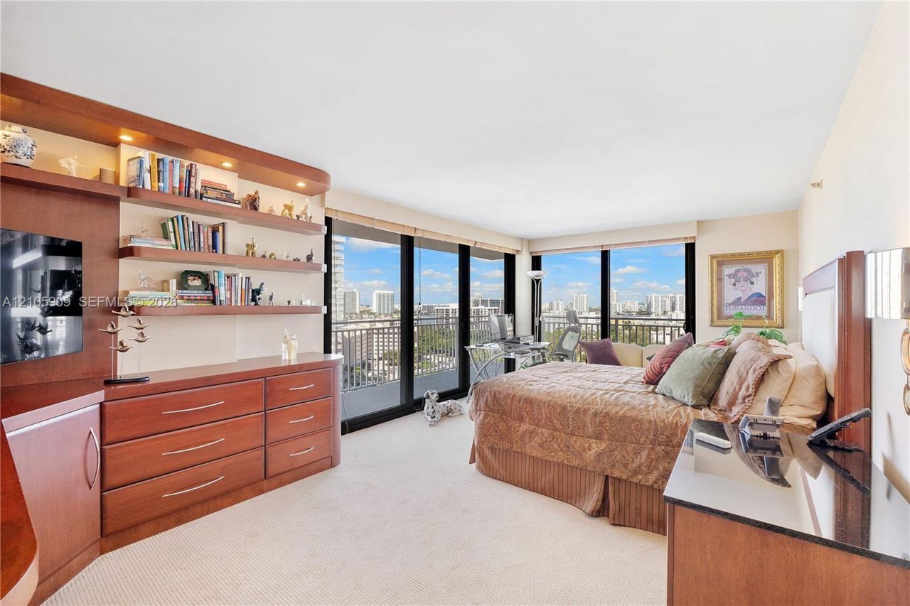 210 174th St, Unit 1610, Sunny Isles Beach, FL 33160 Photo