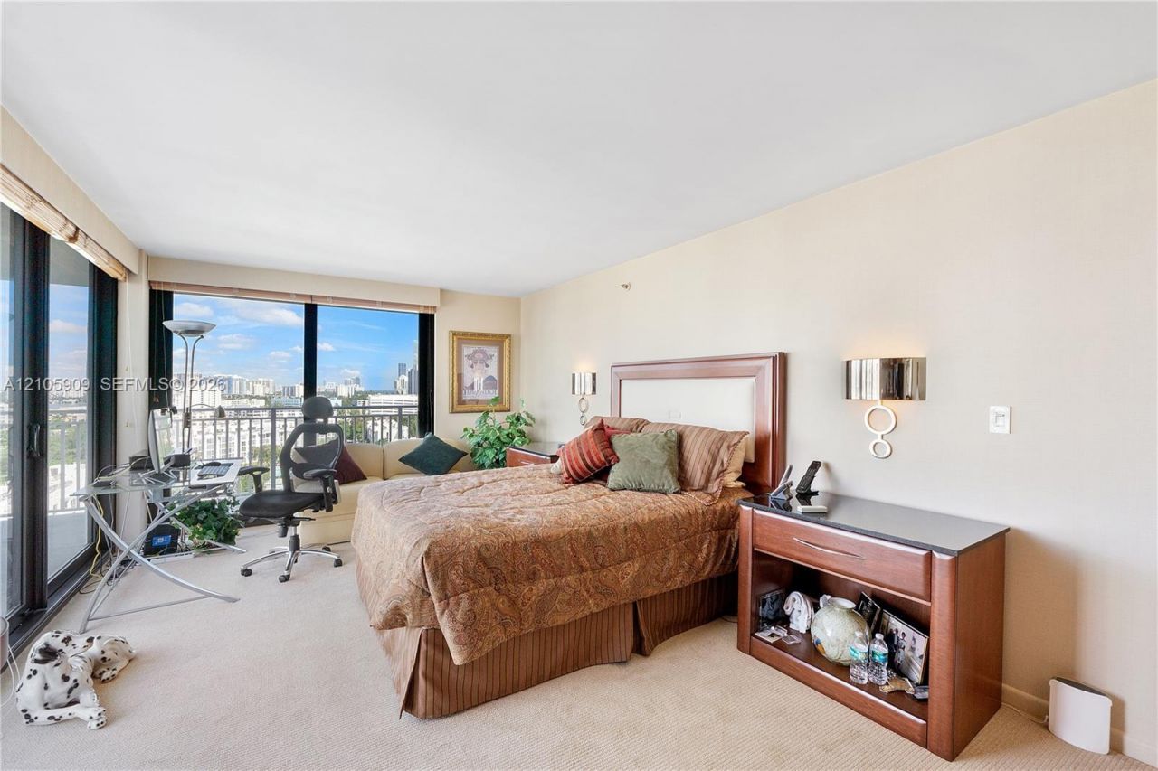 210 174th St, Unit 1610, Sunny Isles Beach, FL 33160 Photo