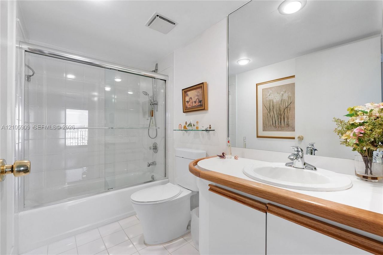 210 174th St, Unit 1610, Sunny Isles Beach, FL 33160 Photo