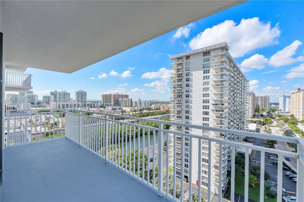 210 174th St, Unit 1610, Sunny Isles Beach, FL 33160 Photo