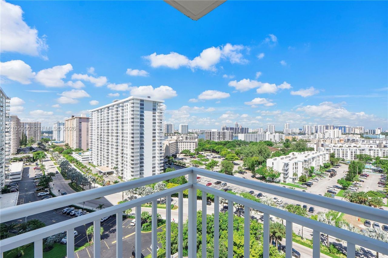 210 174th St, Unit 1610, Sunny Isles Beach, FL 33160 Photo
