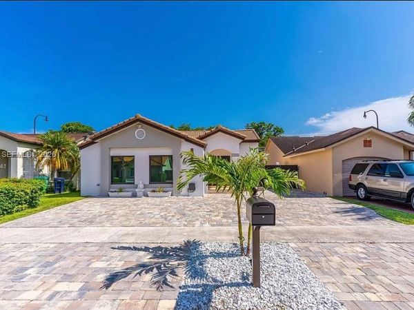 14250 SW 103rd Ter , Miami, FL 33186