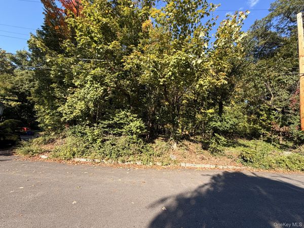 Glen Eagles Drive , Larchmont, NY 10538