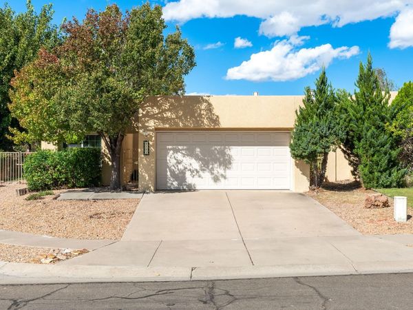 8105 Countrywood Road NE, Albuquerque, NM 87109