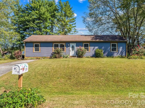 23 E Silverleaf Drive, Hendersonville, NC 28739