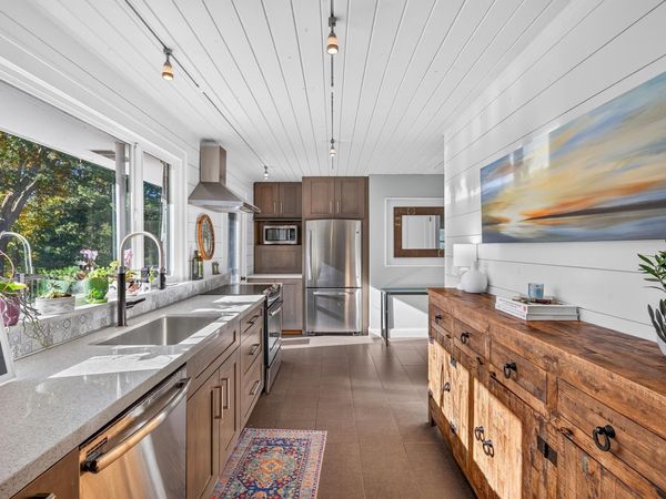 9812 Dellridge Road, Bloomington, MN 55425
