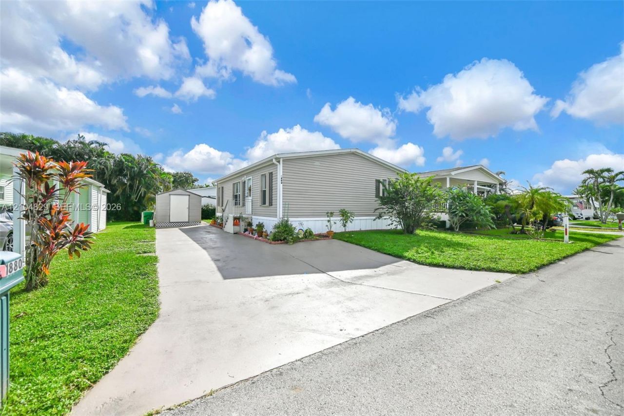1880 SW 83rd Ter, Davie, FL 33324 Photo