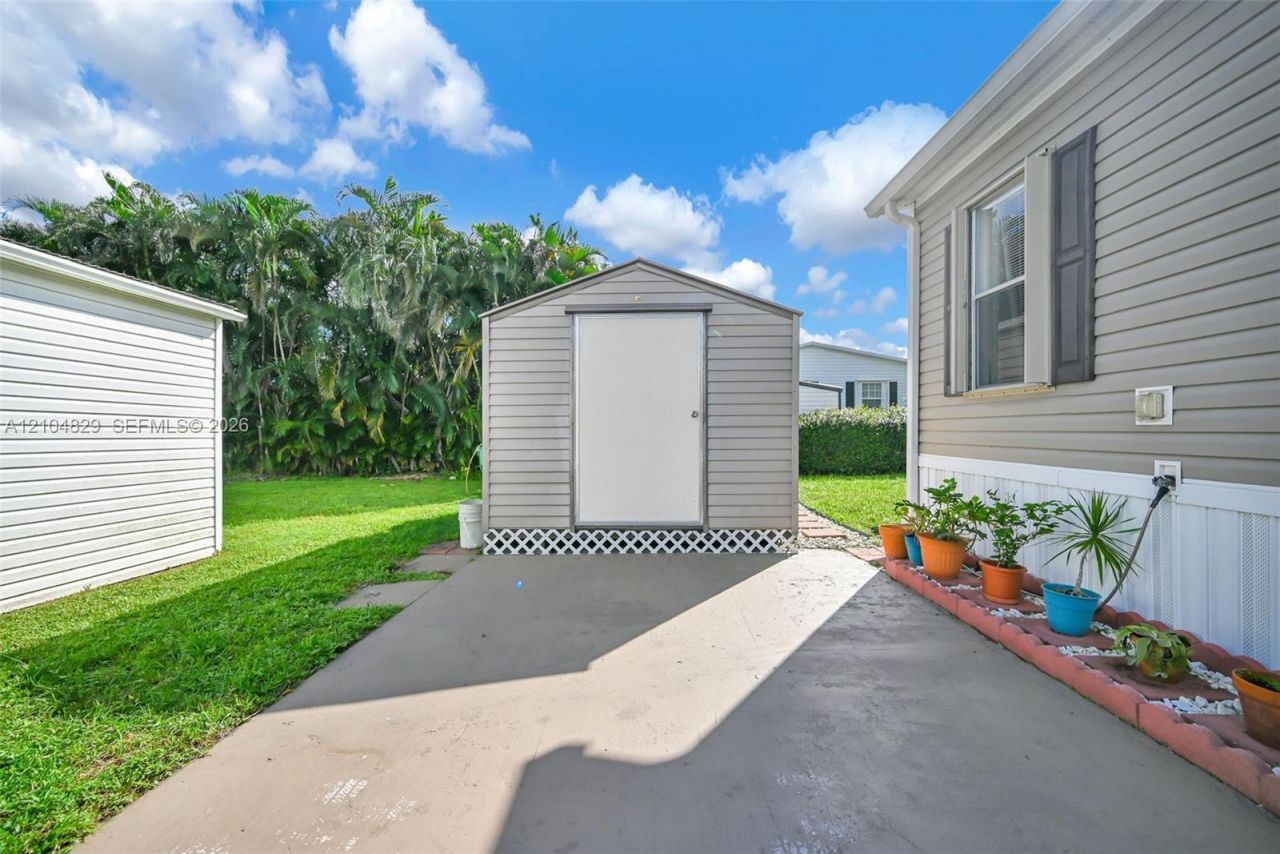 1880 SW 83rd Ter, Davie, FL 33324 Photo