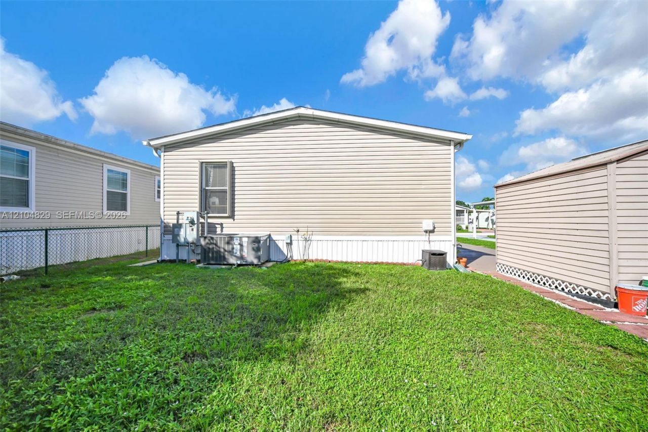 1880 SW 83rd Ter, Davie, FL 33324 Photo