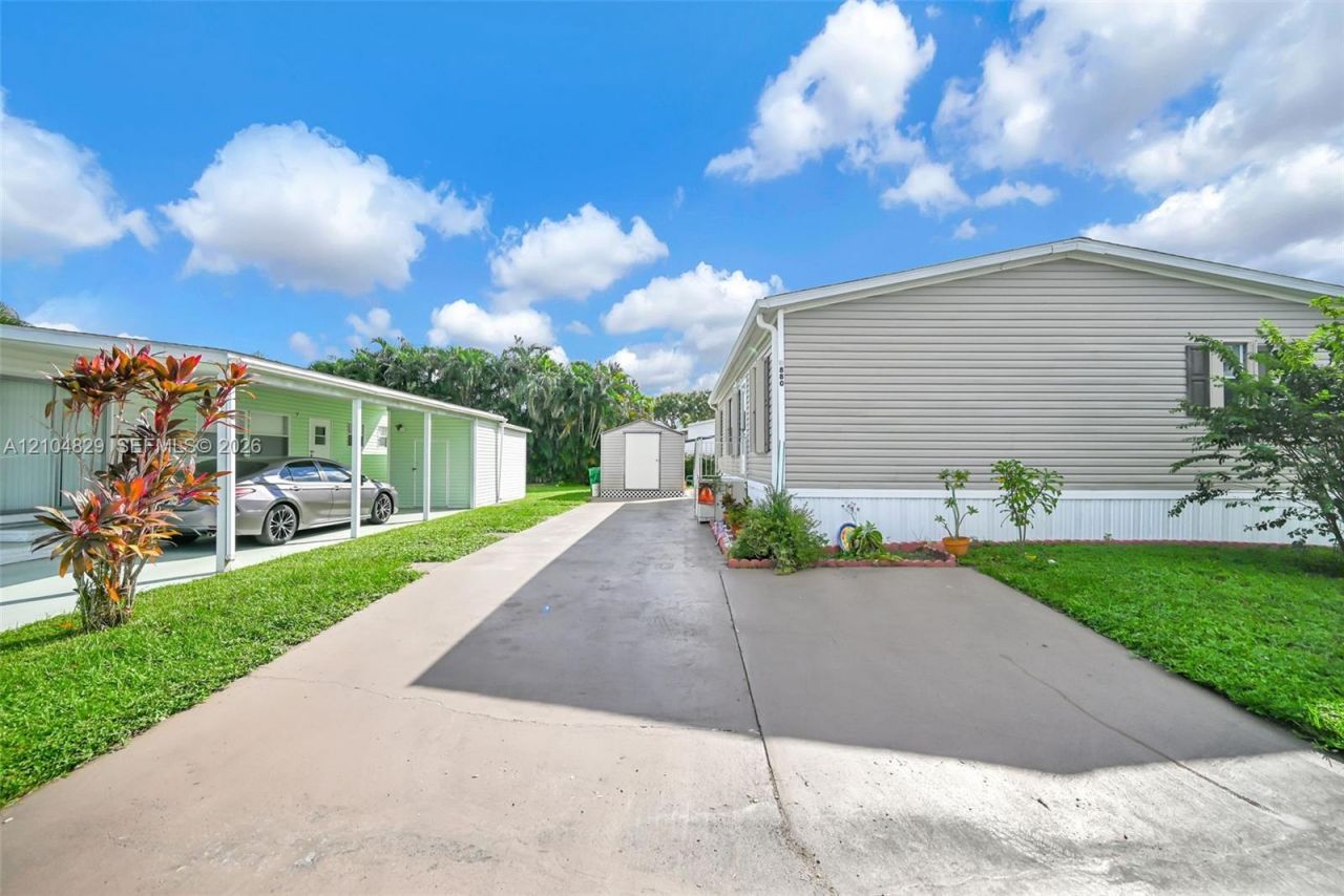 1880 SW 83rd Ter, Davie, FL 33324 Photo