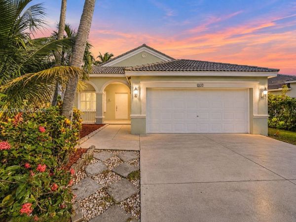 649 Willow Bend Rd , Weston, FL 33327