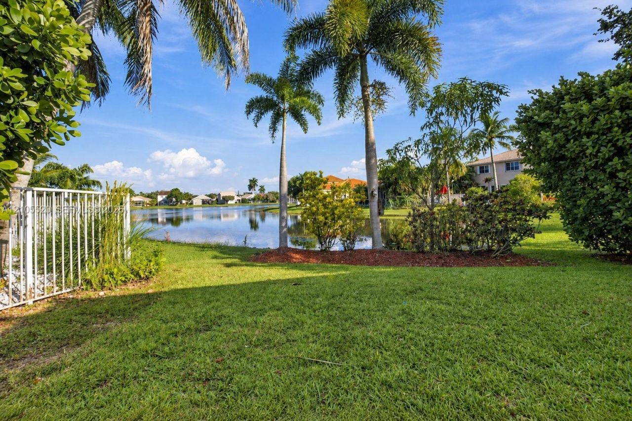 649 Willow Bend Rd, Weston, FL 33327 Photo