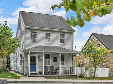 23 E HIGH STREET, MAYTOWN, PA 17550