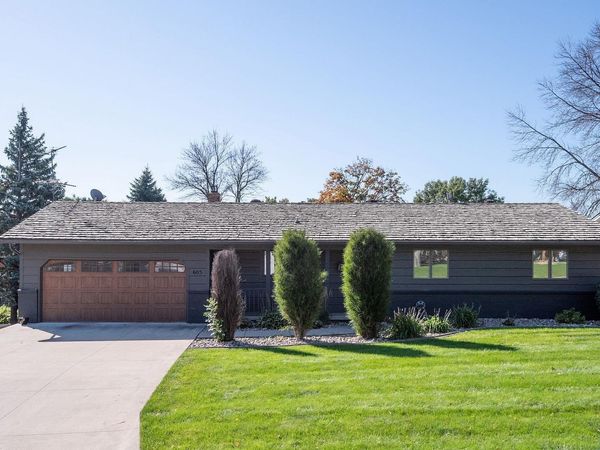 605 AMSTERDAM DR SE, Orange City, IA 51041