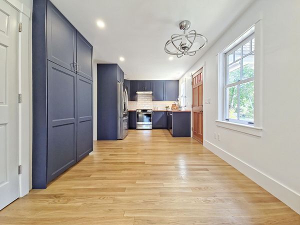 10 Squeteague Harbor Road, Cataumet, MA 02534